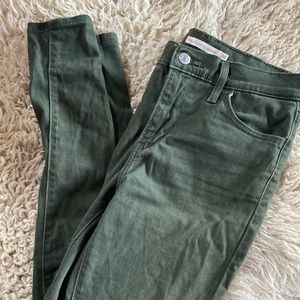 720 High Rise Super Skinny Levi’s Size 26 Olive Green